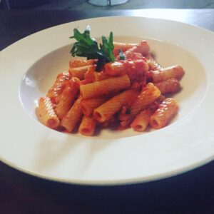 rigatoni-tomate-salame-haumado